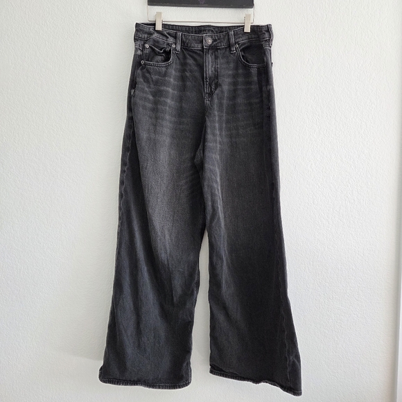 American Eagle Strigid Super High Rise Ultra Wide Leg Jeans 10 Long Black Denim - Picture 2 of 13
